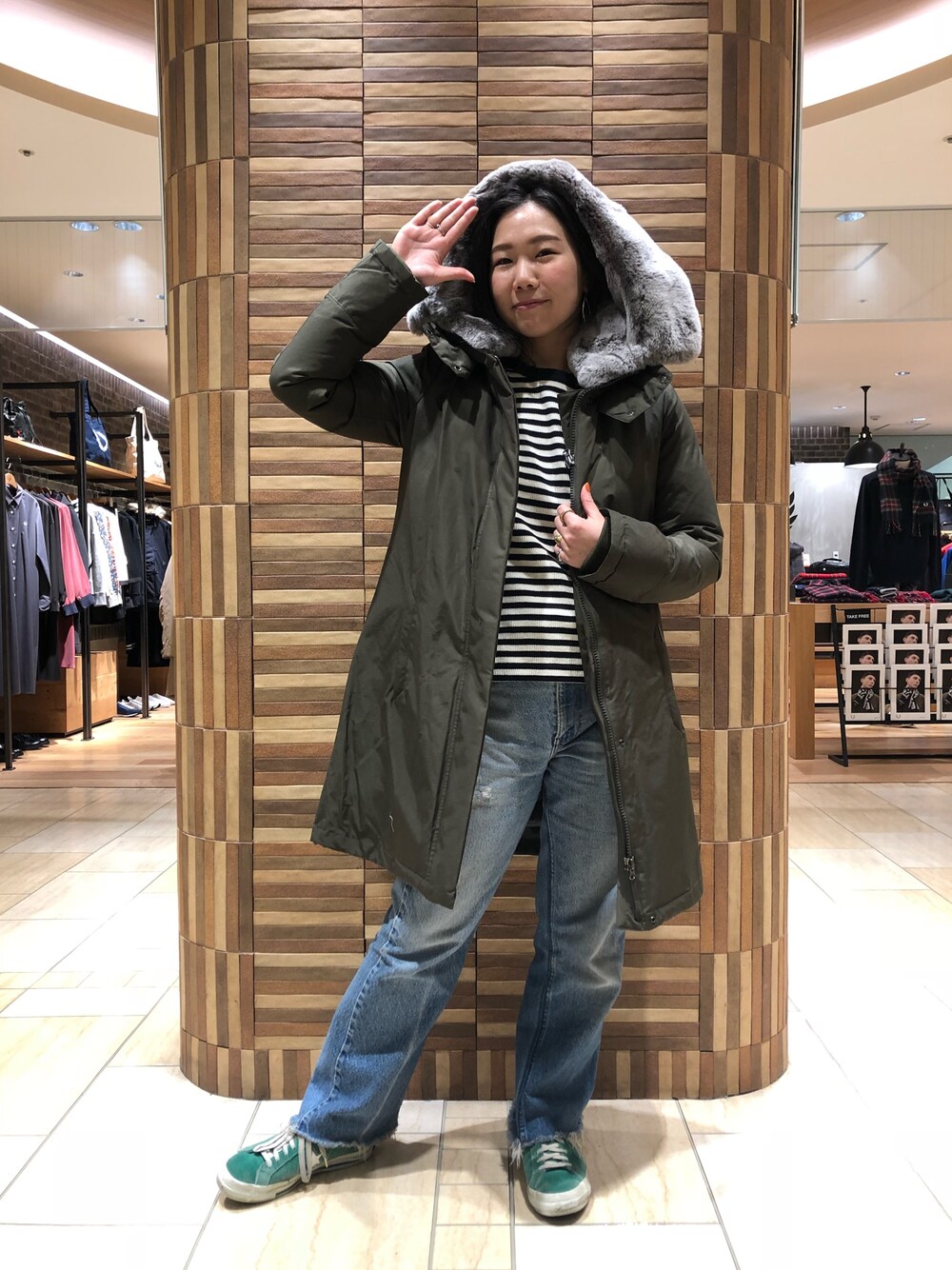 「ウールリッチ、アイラブCONVERSE、デニム、ボーダー、ボヘミアンズ、スニーカーコーデ、冬コーデ」｜「BOHEMIANSのBOHEMIANS/ボヘミアンズ　W.BORDER G.HEART PATCH L/S TEE/ボーダーTシャツ（Tシャツ/カットソー、ブラック系）」を使った、小林さん（レディース・155cm）の秋コーディネートの1枚目の写真