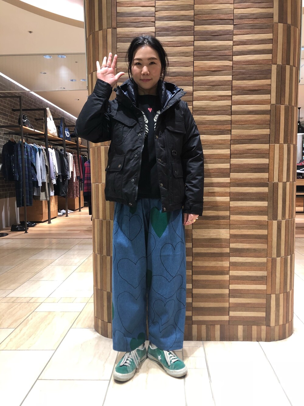 「大人カジュアル、ラクチンコーデ、カジュアル、ボヘミアンズ、ナンガ、ダウンジャケット、黒ダウン」｜「MANASTASHのMANASTASH×NANGA マナスタッシュ/ナンガ　別注CLASSIC 60/40 CLOTH CLASSIC DOWN JACKET（ダウンジャケット/コート、ブラック系）」を使った、小林さん（レディース・155cm）の冬コーディネートの1枚目の写真