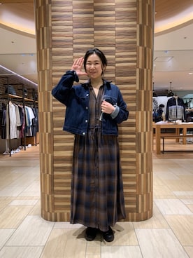 「チェックワンピース」｜「アイテム（デニムジャケット）」を使った、小林さん（レディース・155cm）の春コーディネート