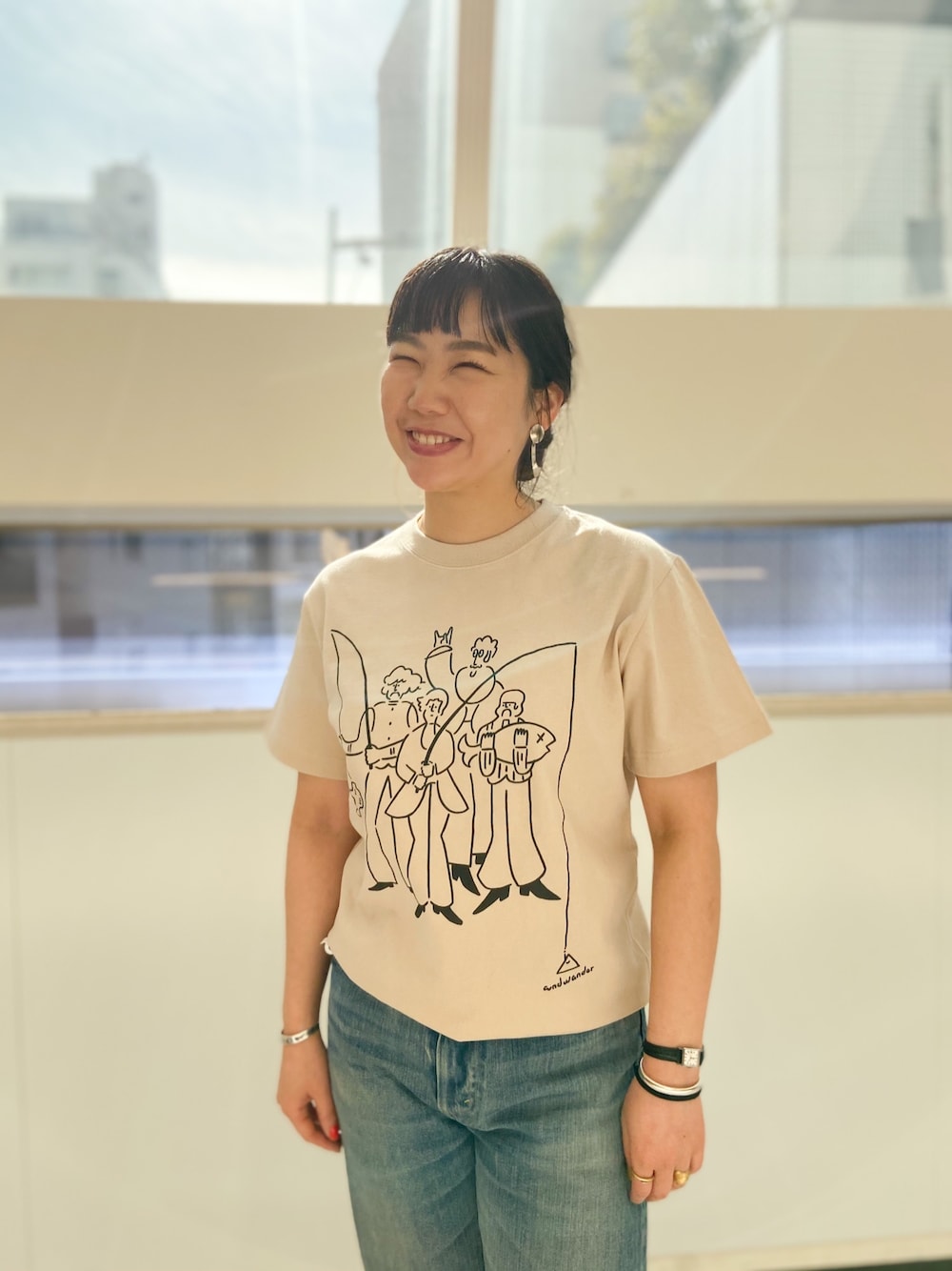 「オトナカジュアル、はるコーデ、アンドワンダー、長場雄、#春コーデ、春カラー、BEAVER、BEAVER名古屋、#パンツコーデ、新作」｜「and wanderのandwander × Yu nagaba/アンドワンダー×長場雄　BEAVER別注 fishing printed T by Yu nagaba（Tシャツ/カットソー、ベージュ系）」を使った、小林さん（レディース・155cm）の冬コーディネートの1枚目の写真