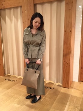 「モノトーンカラー」｜「アイテム（ジャケット/アウター）」を使った、かとうさん（レディース・170cm）の春コーディネート