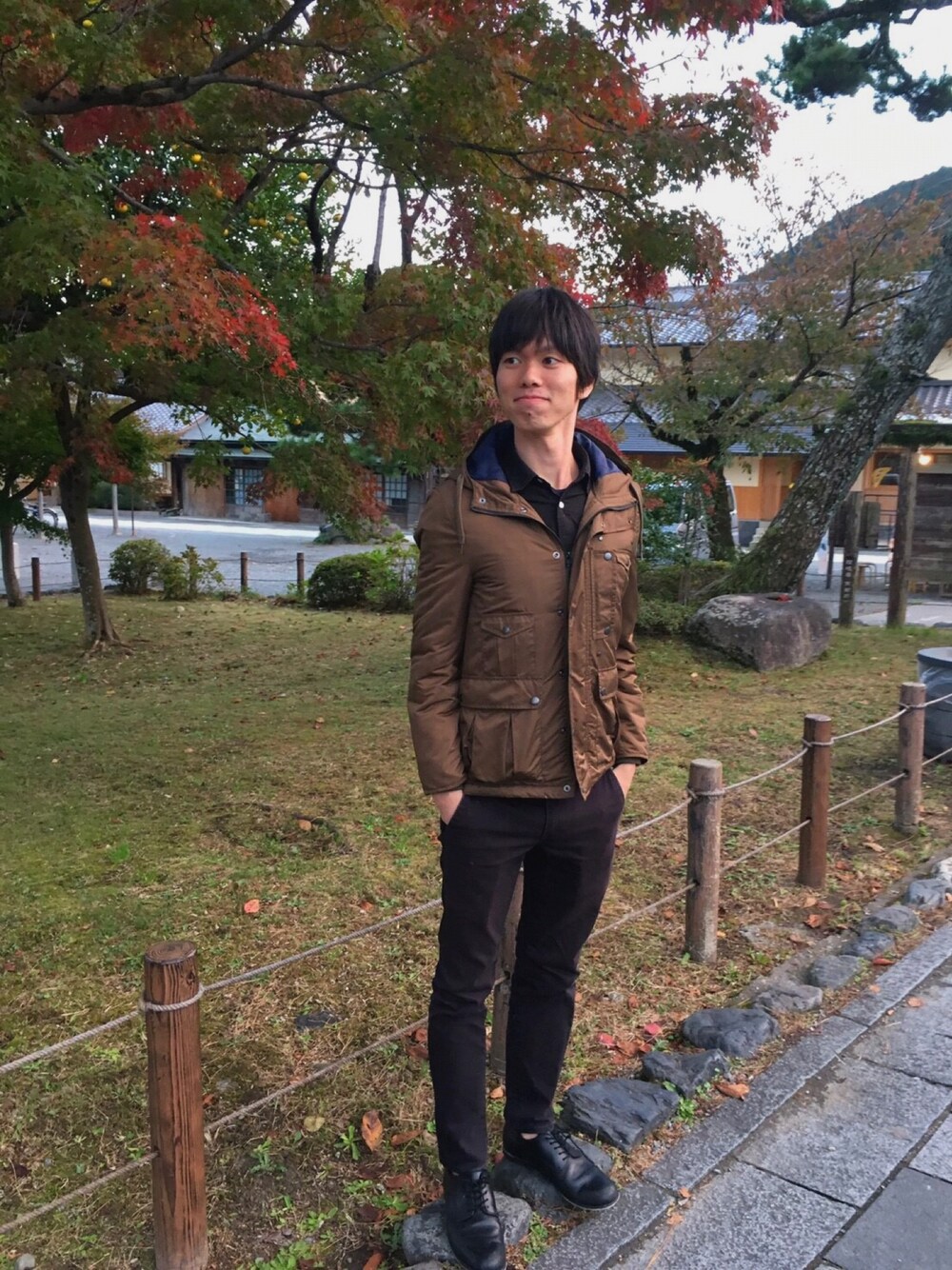 「無彩色、紅葉、クリスマス、カジュアル、キレイめ、ミリタリー」｜「illyのアイテム（ミリタリージャケット、グリーン系）」を使った、KYOSUKEさん（メンズ・179cm）の冬コーディネートの1枚目の写真