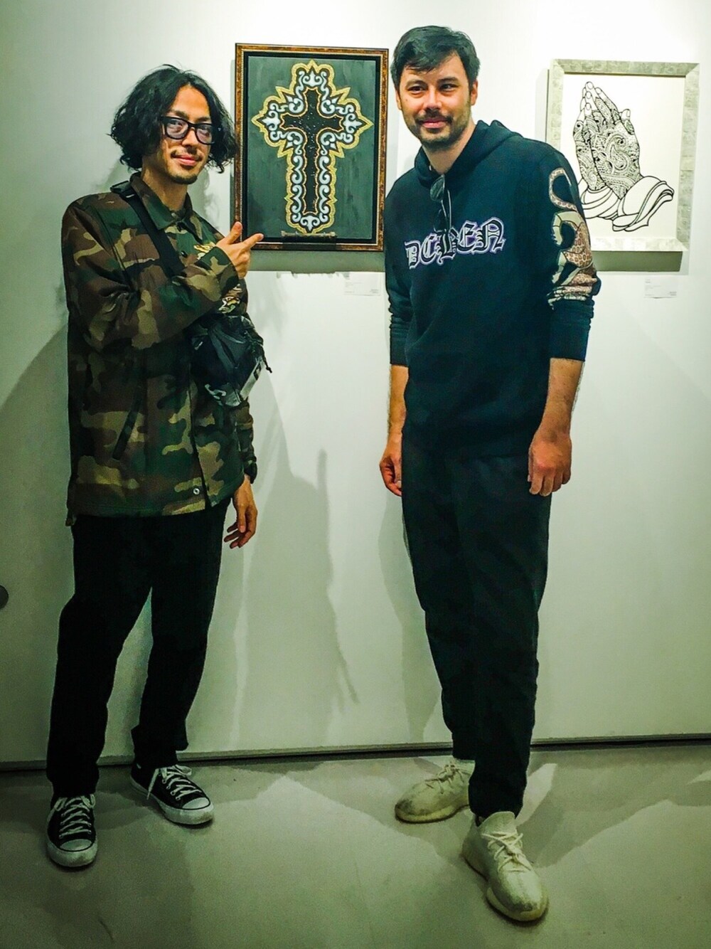 「雨の日コーデ、雨、アート」｜「270°のアイテム（メガネ、ブラック系）」を使った、BFさん（メンズ・175cm）の秋コーディネートの1枚目の写真