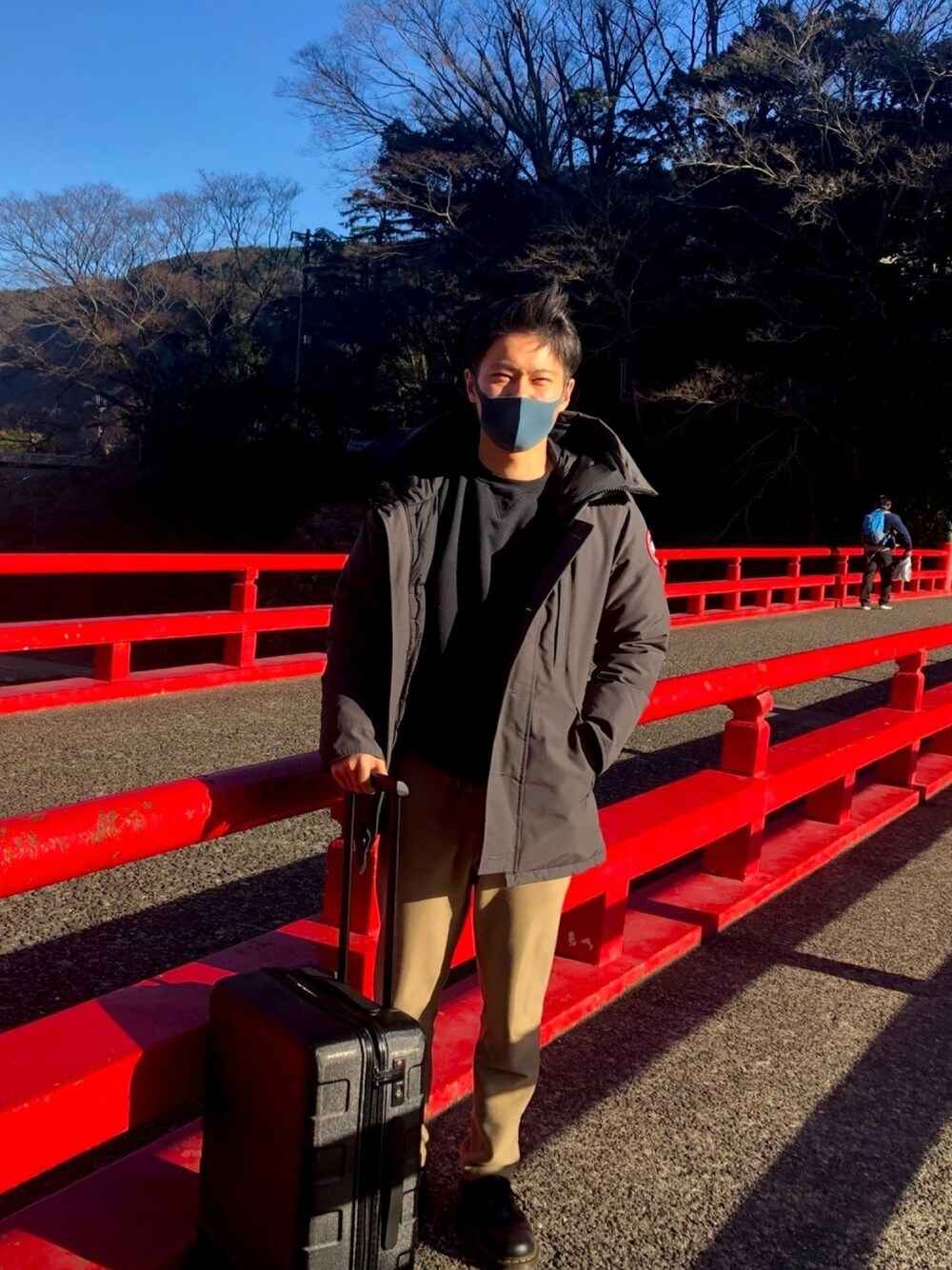 「FRIDAY、文春砲」｜「CANADA GOOSEのCANADA GOOSE/カナダグース JASPER PARKA/ジャスパー パーカー（ダウンジャケット/コート、グレー系）」を使った、木太郎さん（メンズ・167cm）の夏コーディネートの1枚目の写真
