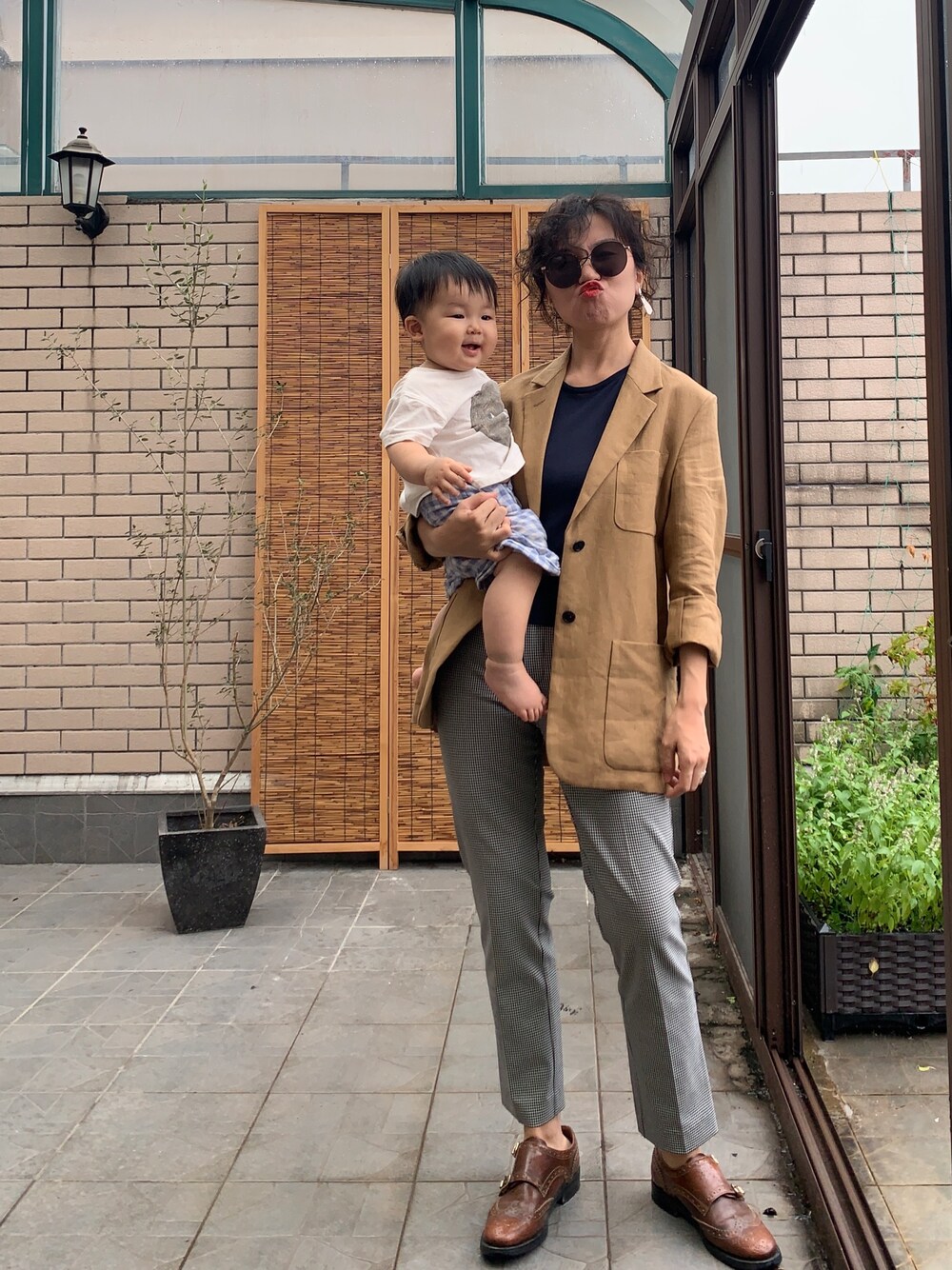 「MARGARET HOWELLのアイテム（スーツジャケット、ゴールド系）」を使った、圈圈さん（レディース・158cm）の秋コーディネートの1枚目の写真