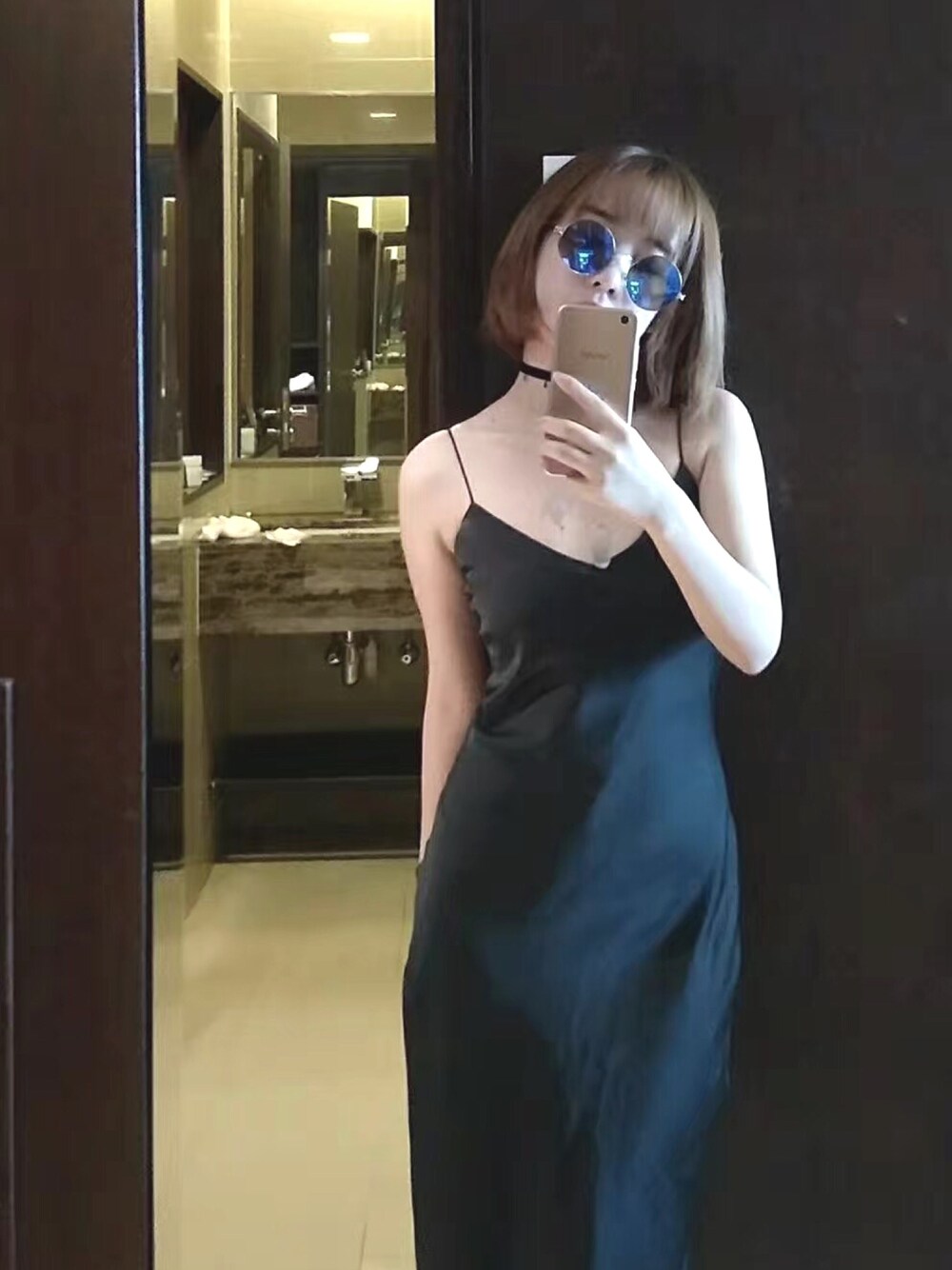 「SAINT LAURENT PARISのアイテム（ジャンパースカート、ブラック系）」を使った、littlesharkさん（レディース・158cm）の冬コーディネートの1枚目の写真
