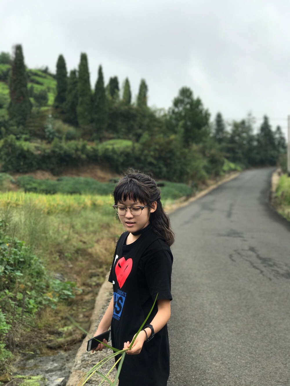 「JupeVendueのアイテム（つなぎ/オールインワン、ブラック系）」を使った、線仔愛美麗さん（レディース・161cm）の秋コーディネートの1枚目の写真