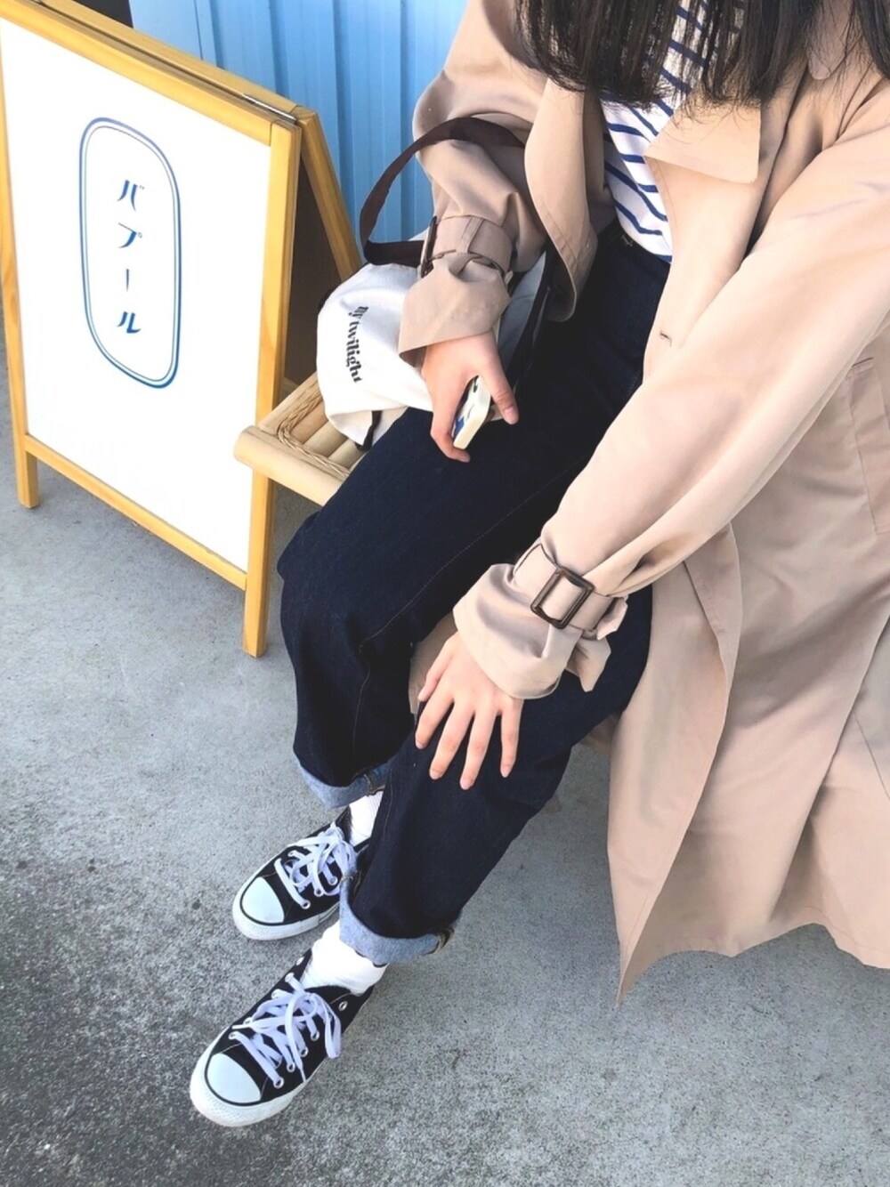 「シンプルコーデ、休日スタイル、お洒落さんとつながりたい、スニーカーコーデ、プチプラ、ベージュ、ootd、スプリングコート、GU、ユニクロ」｜「recaのキャンディ袖ビッグトレンチコート（トレンチコート、ベージュ系）」を使った、まなみょんさん（レディース・160cm）の春コーディネートの1枚目の写真
