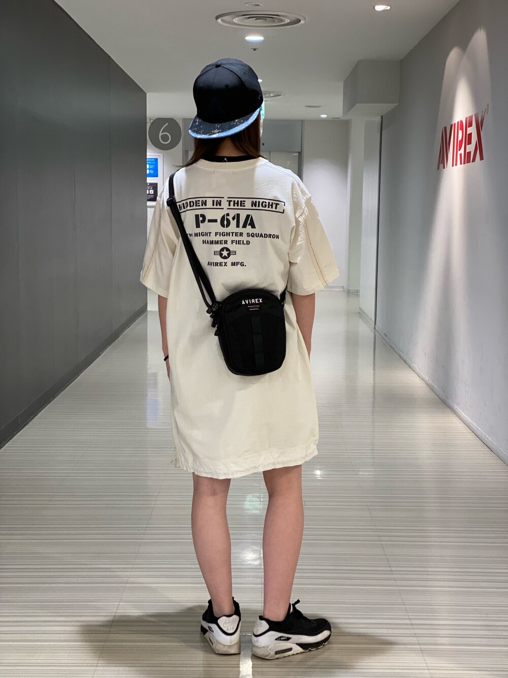「スニーカー、ワンピース、キャップ、AVIREX、NEW ERA、カジュアルコーデ、キャップ後ろかぶり、ワンピース×スニーカー、AVIREXBelle、ファッションの力を信じよう」｜「AVIREXのアイテム（キャップ、ブルー系）」を使った、にしはたさん（レディース・166cm）の夏コーディネートの1枚目の写真