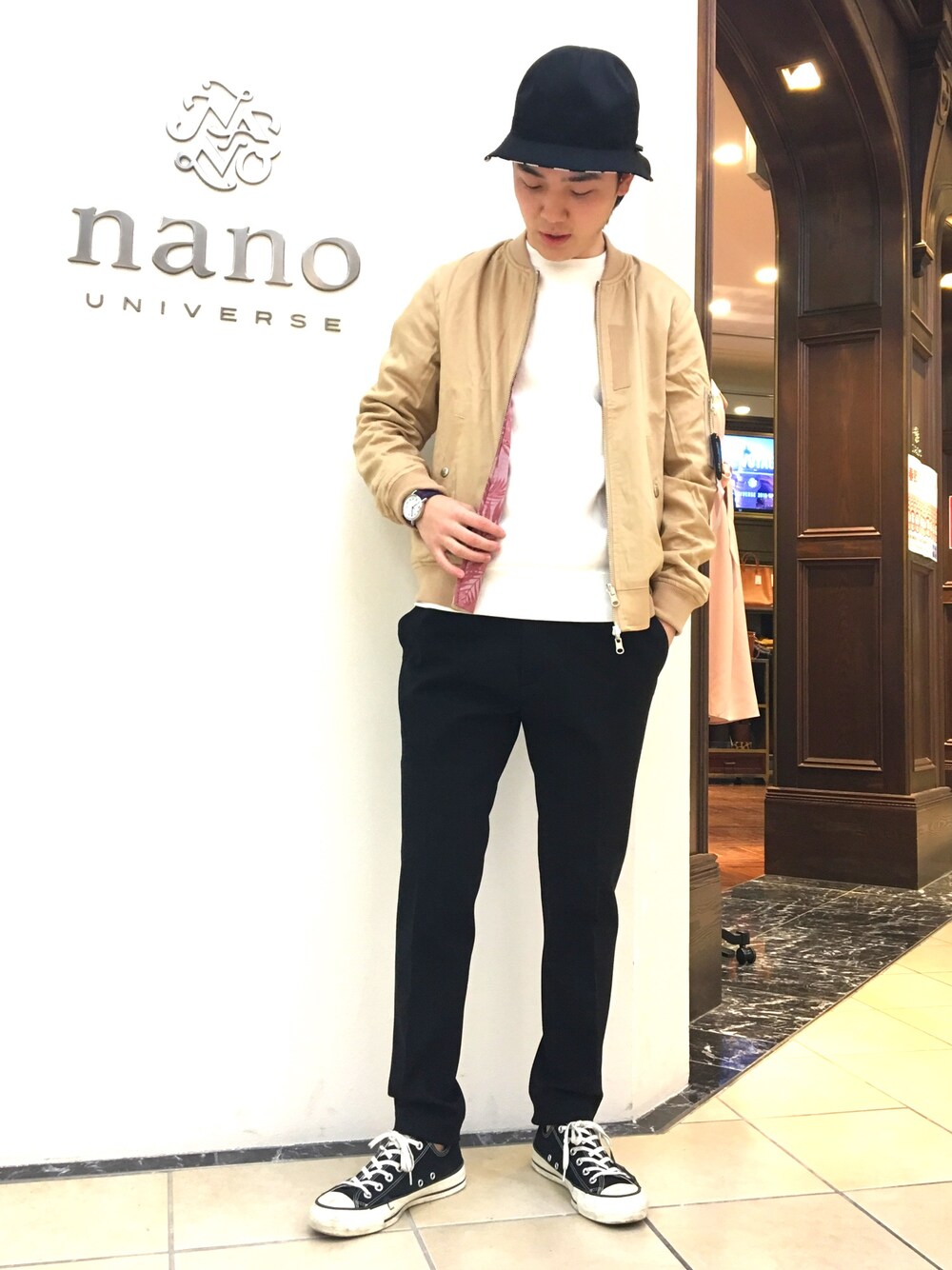 「nanouniverse、ナノユニバース、nano、ナノ、2018ss、リバーシブル、チャンピオン別注、マイティーシャイン別注」｜「NANO universeの総柄リバーシブルMA-1（MA-1、ブラック系）」を使った、nanouniverse難波STAFFさん（メンズ・170cm）の冬コーディネートの1枚目の写真