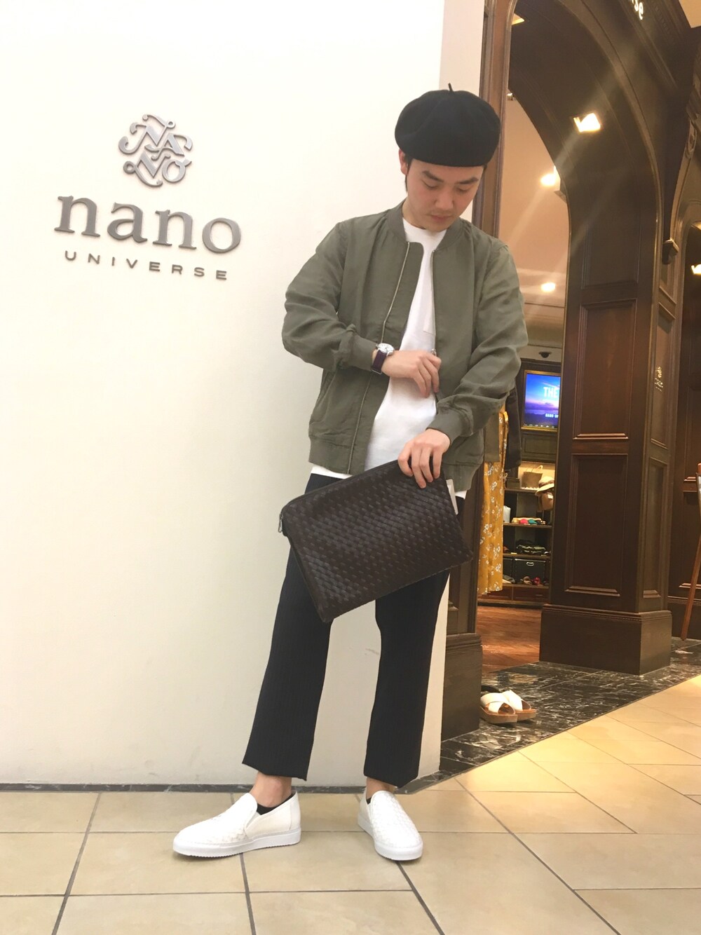 「nanouniverse、ナノユニバース、nano、ナノ、2018ss、カジュアル、シンプルコーデ」｜「NANO universeのポケット付きBig Tシャツ（Tシャツ/カットソー、ホワイト系）」を使った、nanouniverse難波STAFFさん（メンズ・170cm）の春コーディネートの1枚目の写真