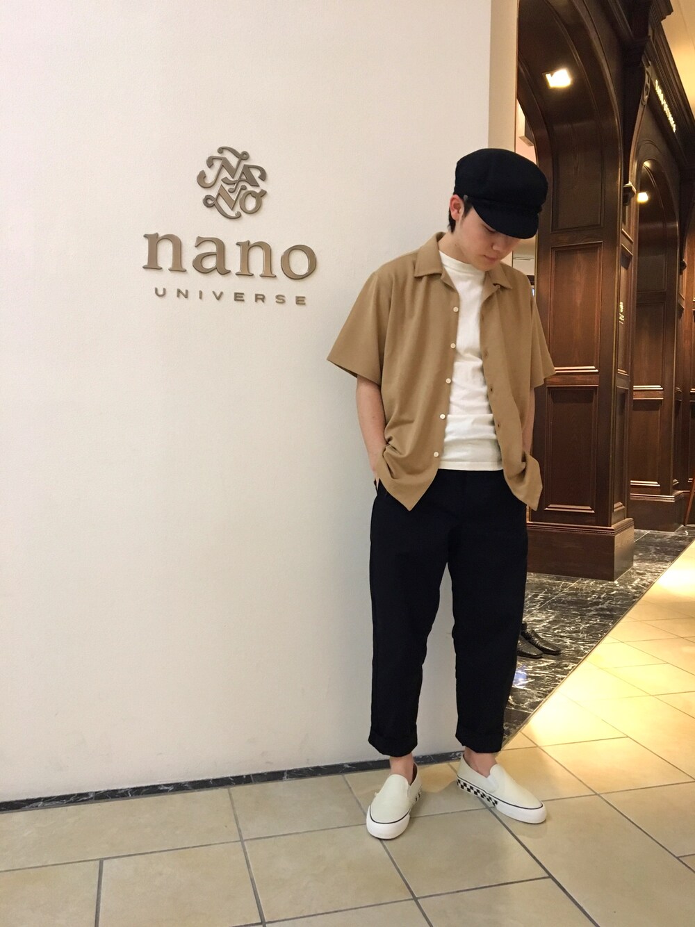 「nanouniverse、ナノユニバース、nano、ナノ、2018ss、カイキンシャツ、バンズ、スリッポン」｜「NANO universeのポンチ開襟シャツ　Ｓ／Ｓ（シャツ/ブラウス、ベージュ系）」を使った、nanouniverse難波STAFFさん（メンズ・170cm）の春コーディネートの1枚目の写真