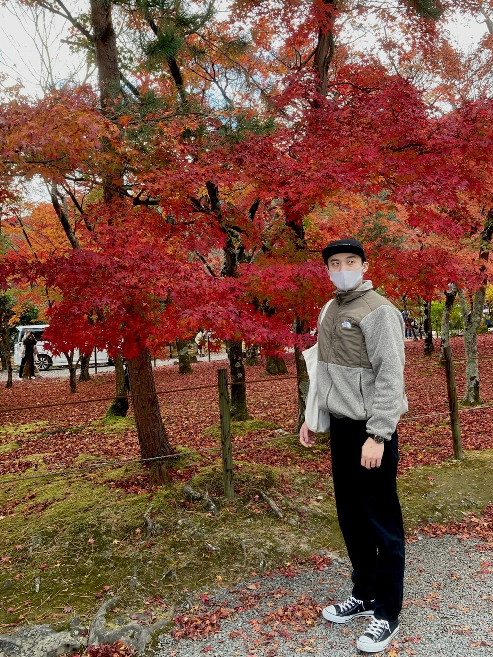 「休日スタイル、秋冬コーデ、シンプルコーデ、スニーカーコーデ、古着MIX、プチプラ、converse、京都、紅葉、NIKE」｜「Supreme のアイテム（キャップ、ブラック系）」を使った、trnkhtlさん（メンズ・172cm）の秋コーディネートの1枚目の写真