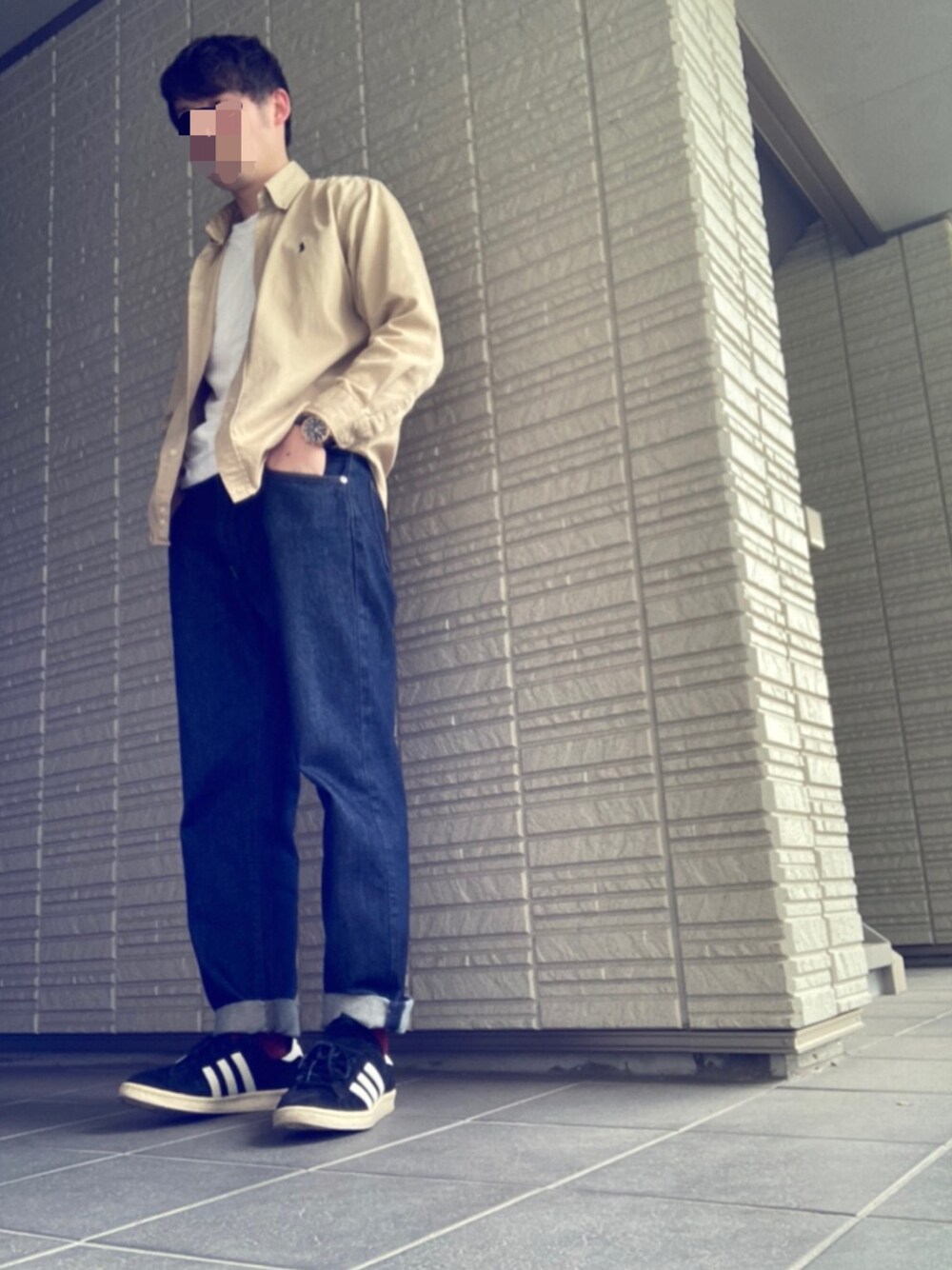 「春コーデ、大人カジュアル、シンプルコーデ、カジュアルコーデ、UNIQLO、シンプルスタイル、Tシャツ、Polo Ralph Lauren、ベージュ、adidas」｜「POLO RALPH LAURENのアイテム（シャツ/ブラウス、ベージュ系）」を使った、trnkhtlさん（メンズ・172cm）の春コーディネートの1枚目の写真