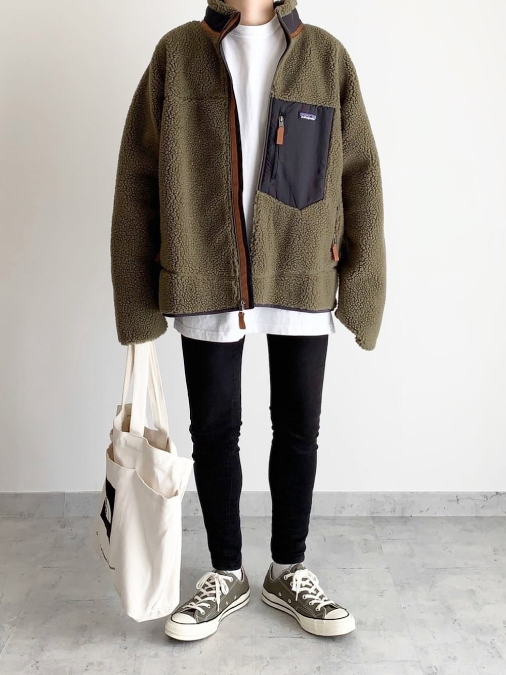 「カジュアルコーデ、シンプルコーデ、スニーカー、シンプル、メンズライク、オーバーサイズ、フリース、patagonia、レトロX」｜「patagoniaのパタゴニア Patagonia M’s Classic Retro-X Jkt 23056 メンズ・クラシック・レトロX・ジャケット 正規品（その他アウター、その他）」を使った、MIHOさん（レディース・163cm）の秋コーディネートの1枚目の写真