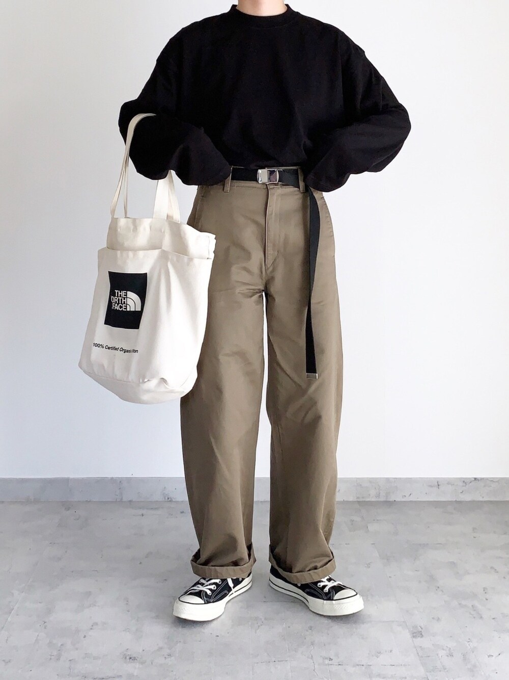 「大人カジュアル、シンプル、秋、ootd、GU、プチプラ、UNIQLO」｜「UNIQLOのワイドフィットカーブパンツ（その他パンツ、ベージュ系）」を使った、MIHOさん（レディース・163cm）の秋コーディネートの1枚目の写真