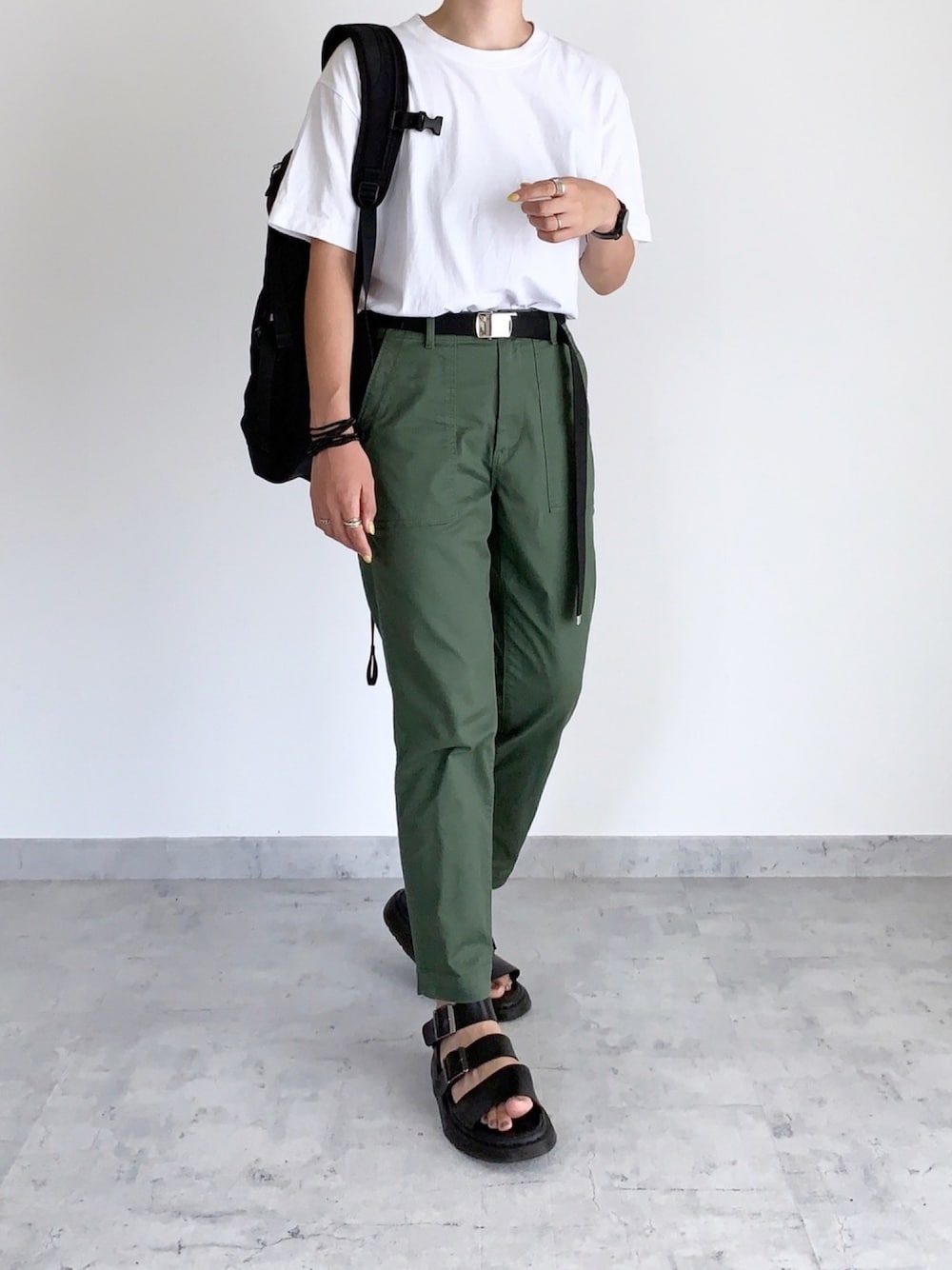 「オトナカジュアル、シンプルコーデ、パンツスタイル、プチプラ、カジュアル」｜「UNIQLOのアイテム（パンツ、グリーン系）」を使った、MIHOさん（レディース・163cm）の夏コーディネートの1枚目の写真