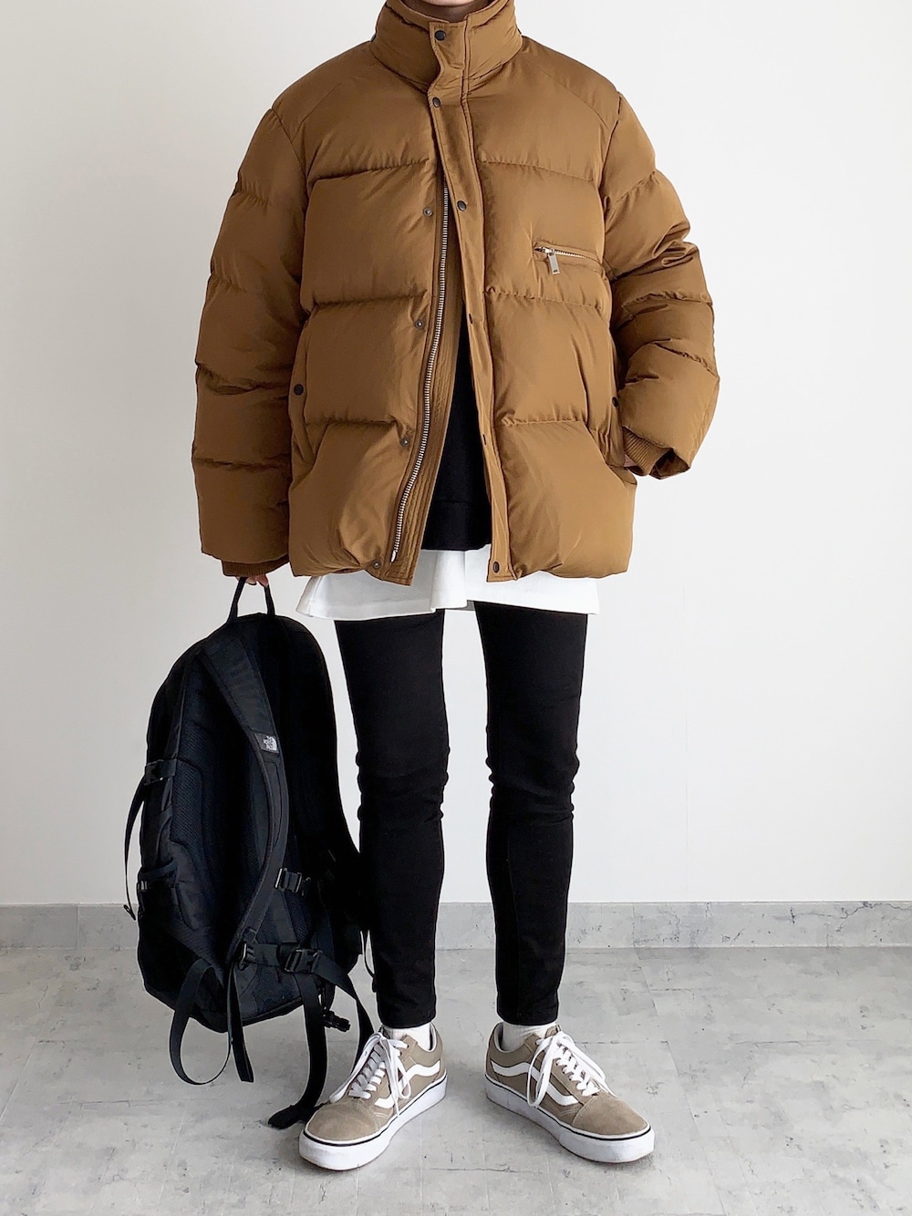 「カジュアル、大人カジュアル、シンプル、冬コーデ、ダウンジャケット、メンズライク、シンプルコーデ」｜「OUVのvolume down jacket（ダウンジャケット/コート、ブラウン系）」を使った、MIHOさん（レディース・163cm）の冬コーディネートの1枚目の写真