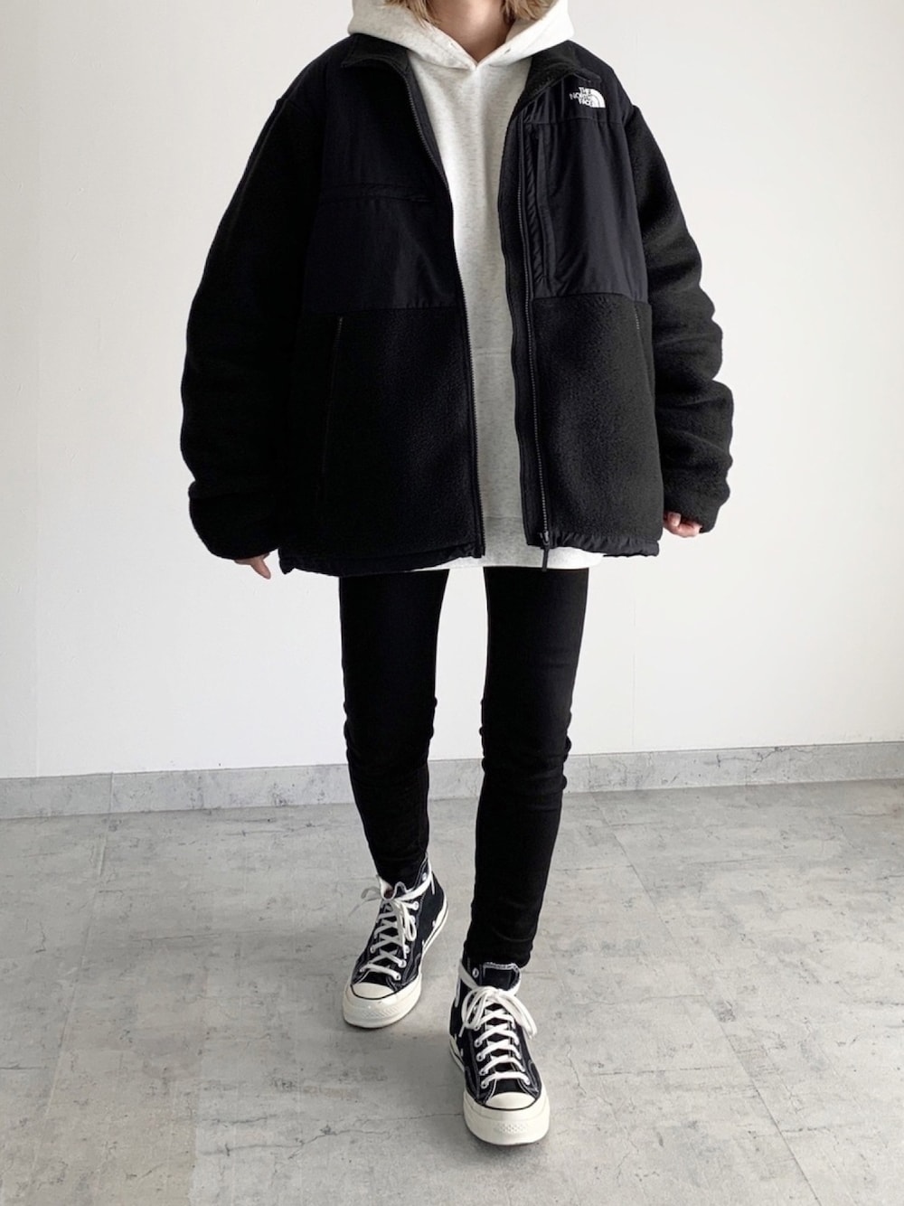 「カジュアル、シンプルコーデ、モノトーン、ブラック、オーバーサイズ、メンズライク、スニーカーコーデ、THE NORTH FACE」｜「THE NORTH FACEのTHE NORTH FACE / デナリ ジャケット（ブルゾン、ブラック系）」を使った、MIHOさん（レディース・163cm）の冬コーディネートの1枚目の写真