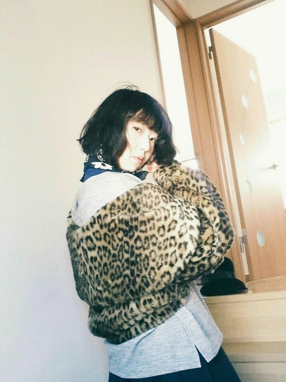「シンプル、アダルトおカワたん部、ひょう柄、アルマーニ、vintage、スカーフ、冬、ファーコート、AMERI、スウェット」｜「VINTAGEのアルマーニVINTAGEボレロ（ジャケット/アウター、ブラウン系）」を使った、みぃさん（レディース・155cm）の冬コーディネートの1枚目の写真