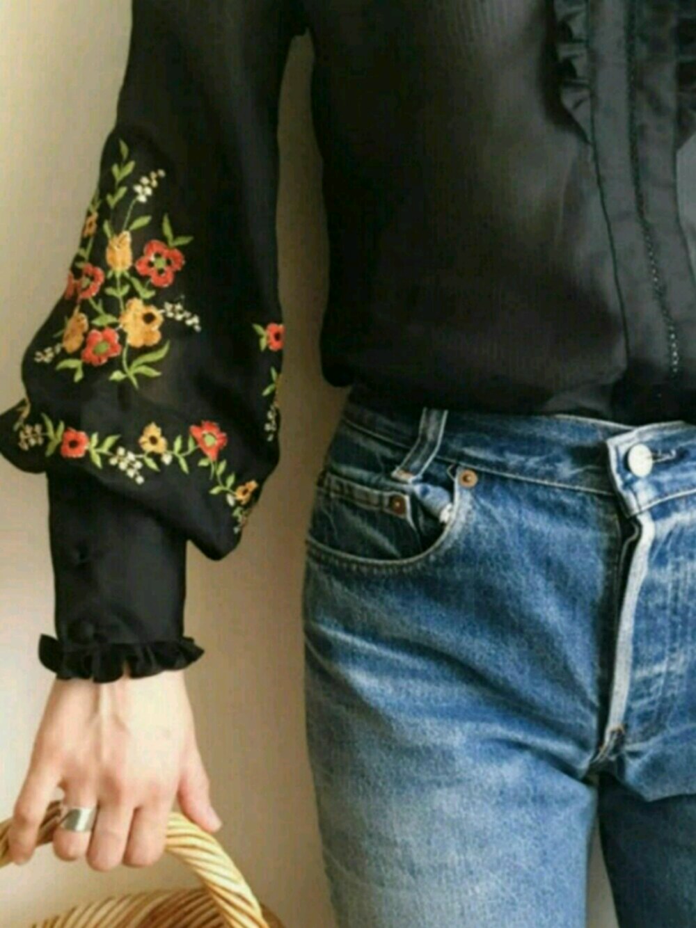 「vintage、古着、刺繍、ブラウス、シアー、オトナガーリー、夏」｜「VINTAGEのアイテム（シャツ/ブラウス、ブラック系）」を使った、みぃさん（レディース・155cm）の夏コーディネートの1枚目の写真