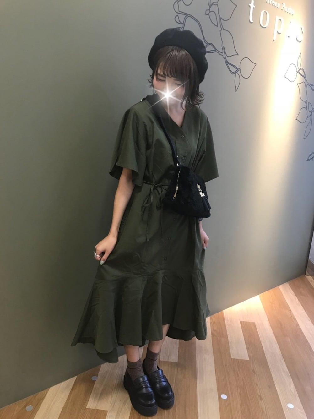 「#秋服、晩夏、バスクベレー帽、ブラック、裾、切替、ワンピース、カーキ、久々の投稿」｜「earth music&ecologyのバスクベレー（ハンチング/ベレー帽、ブラック系）」を使った、M☺︎EKAさん（レディース・157cm）の夏コーディネートの1枚目の写真