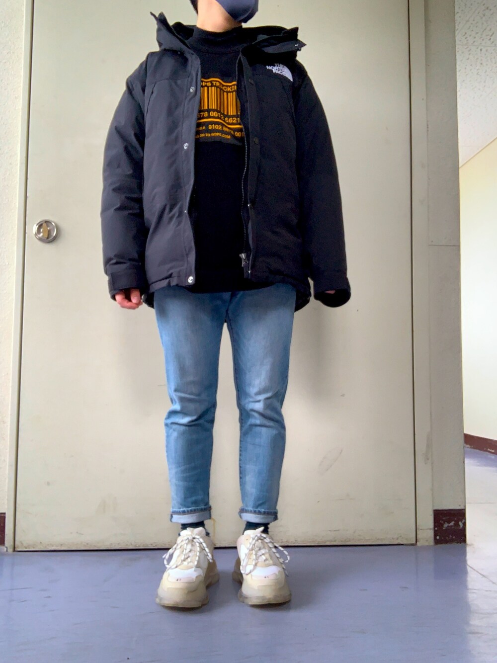 「今日のコーデ、冬のコーデ、ダウンジャケット、デニムパンツ、THE NORTH FACE、SHAREEF、zozoデニム、BALENCIAGA、MAKAVELIC、いいね、save、フォローお願いします🤑」｜「THE NORTH FACEの【THE NORTH FACE / ザ ノースフェイス】 Mountain Down Jacket（ダウンジャケット/コート、ブラック系）」を使った、Ryotaさん（メンズ・170cm）の冬コーディネートの1枚目の写真
