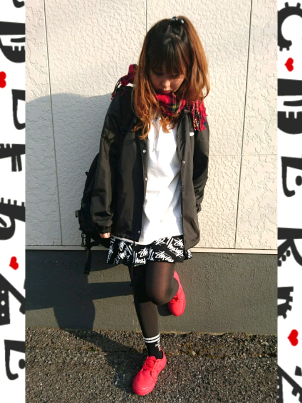 「白パーカー、オーバーサイズ、ジップファイブ(ZIP FIVE)、チェックマフラー、みなさまいつもありがとうございます♡、コーチジャケット、ゆるコーデ」｜「ZIP FIVEの裏起毛無地BIG パーカー【ビッグシルエットパーカー】（パーカー、ホワイト系）」を使った、haruさん（レディース・157cm）の冬コーディネートの1枚目の写真