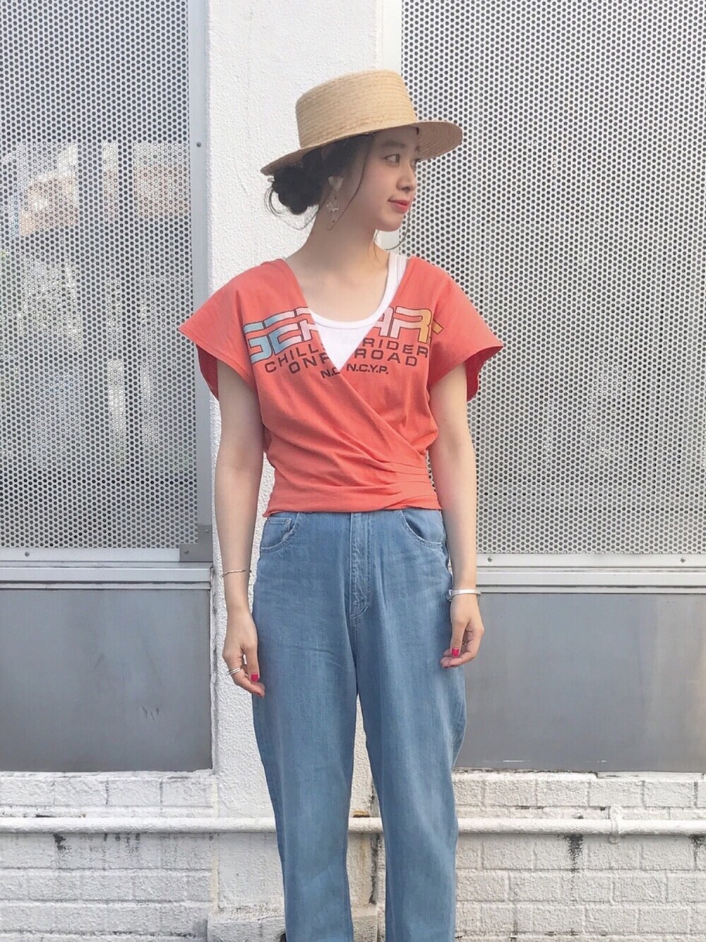 「アナザーエディション、Another Edition、ハット、大人カジュアル、夏コーデ、オレンジ、古着MIX」｜「Another EditionのJAPAN DENIM　テーパードシルエット（デニムパンツ、ブルー系）」を使った、chiharuさん（レディース・170cm）の春コーディネートの1枚目の写真