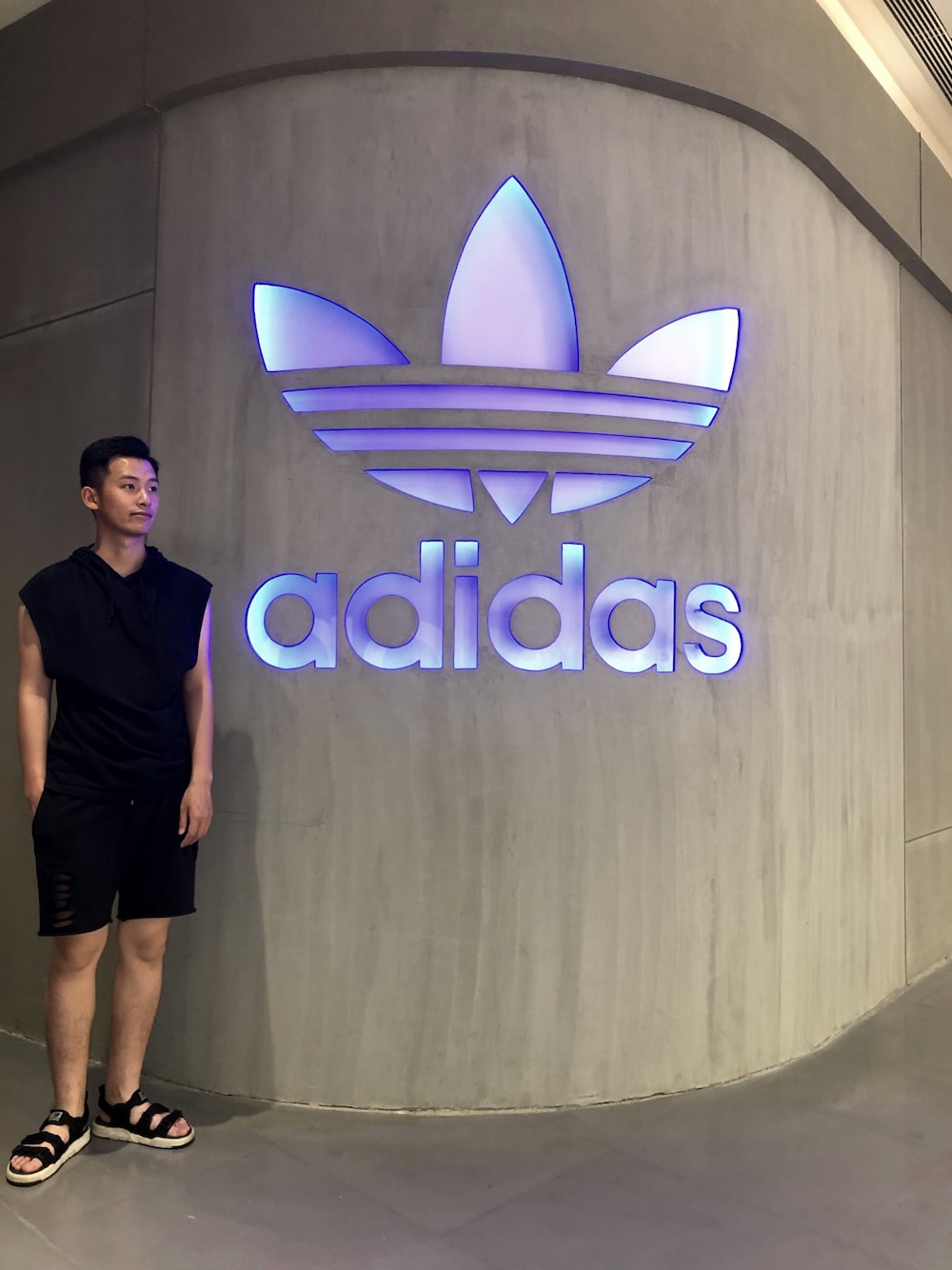 「春コーデ」｜「TOPMANのアイテム（タンクトップ、ブラック系）」を使った、bamkwokさん（メンズ・176cm）の夏コーディネートの1枚目の写真