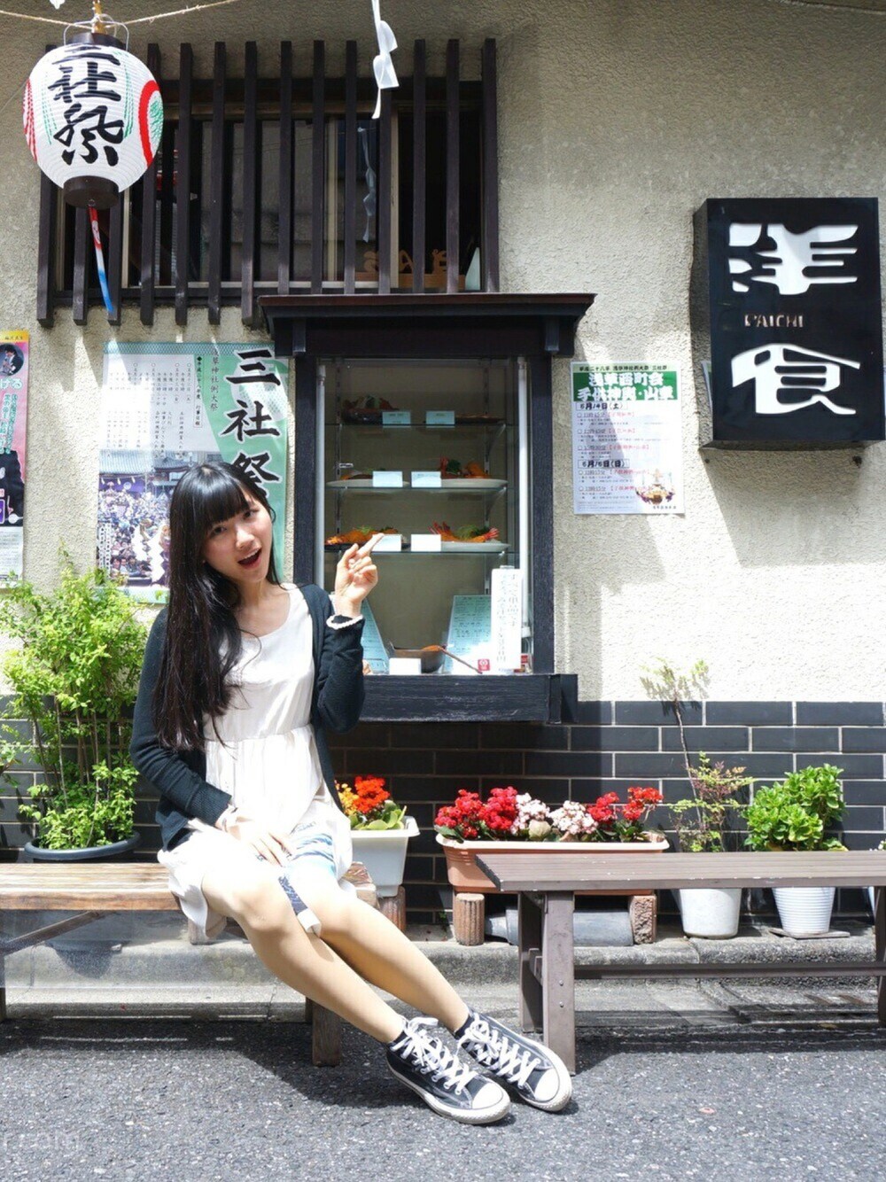 「skirt、girl、日系、日本、裙子、Japan、女の子、converse」｜「CONVERSEのアイテム（その他シューズ、ブラック系）」を使った、Littlesherrylinさん（レディース・163cm）の冬コーディネートの1枚目の写真