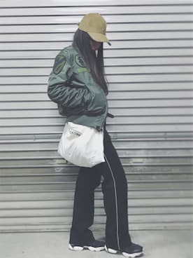 「Ameri（アメリ）のアイテム（スニーカー）」を使った、Ayumi NewAgeさん（レディース・154cm）の冬コーディネート