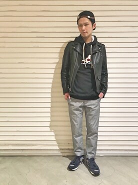 「グレー」｜「アイテム（ライダースジャケット）」を使った、HIRATSUKAさん（メンズ・167cm）の冬コーディネート