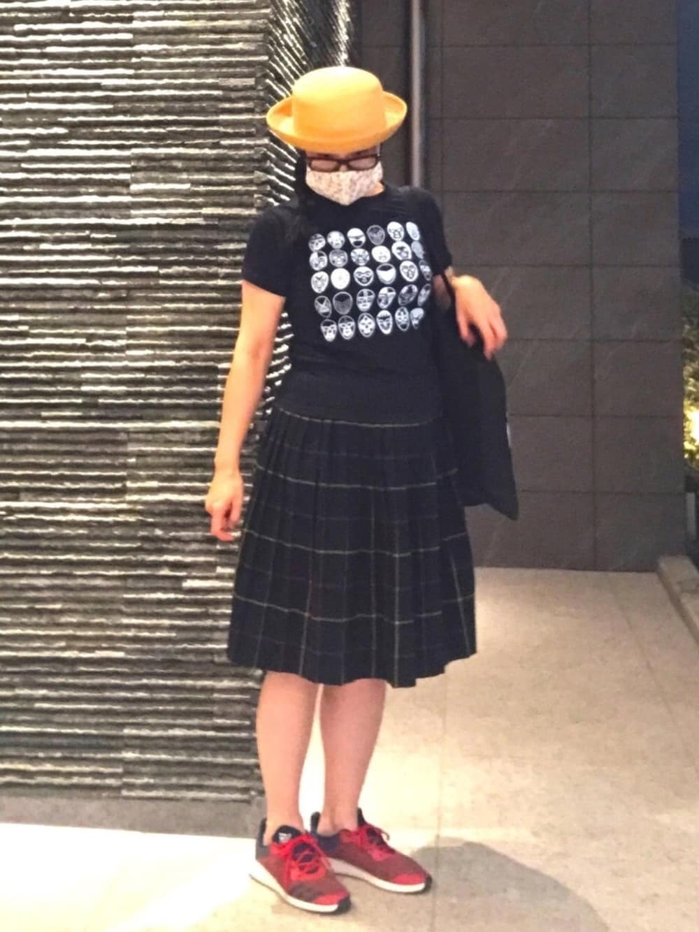 「ルチャリブレ、タータンチェック、タータンチェックスカート、プリーツスカート、Tシャツ、プロレスTシャツ、プ女子、プロレス女子、麦わら帽子、休日スタイル」｜「or Gloryのアイテム（ハット、ベージュ系）」を使った、イトシノエリーさん（レディース・158cm）の夏コーディネートの1枚目の写真
