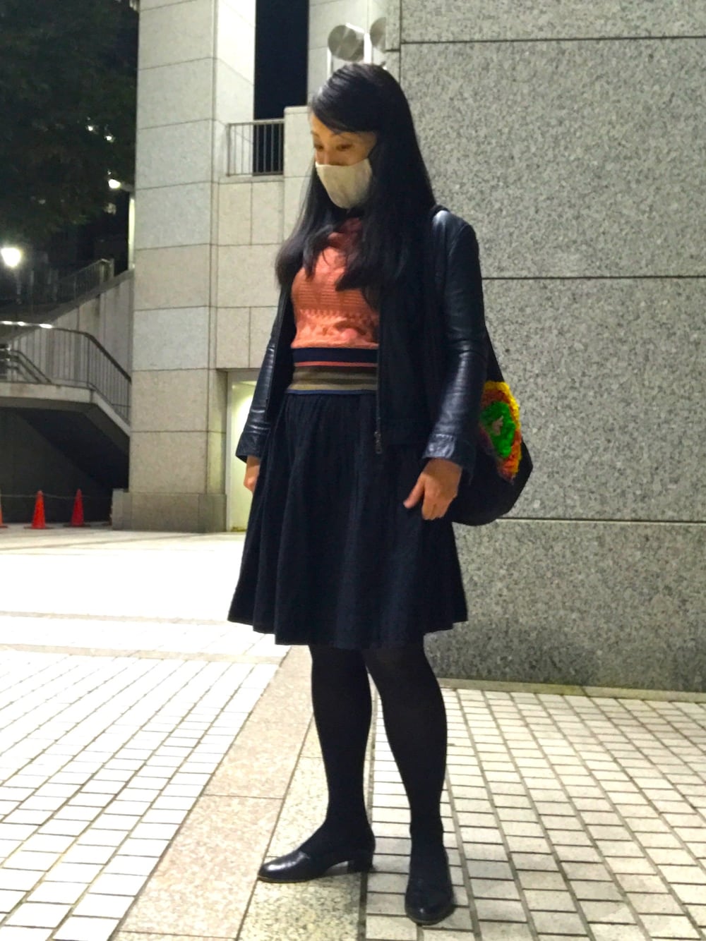 「秋のコーデ、ライダースジャケット、ひざ丈スカート、ヴィヴィアンウエストウッド、Vivienne Westwood、大人ガーリー、ピンク、革ジャン、フレアスカート」｜「Vivienne Westwoodのアイテム（ニット/セーター、ピンク系）」を使った、イトシノエリーさん（レディース・158cm）の秋コーディネートの1枚目の写真