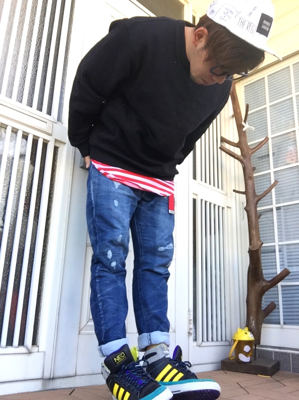 「スウェット、しまむら、H&M、adidas、ロング丈、ストリート、ストリートMIX」｜「H&M DIVIDEDのアイテム（キャップ、ホワイト系）」を使った、タックタクミンさん（メンズ・172cm）の春コーディネートの1枚目の写真