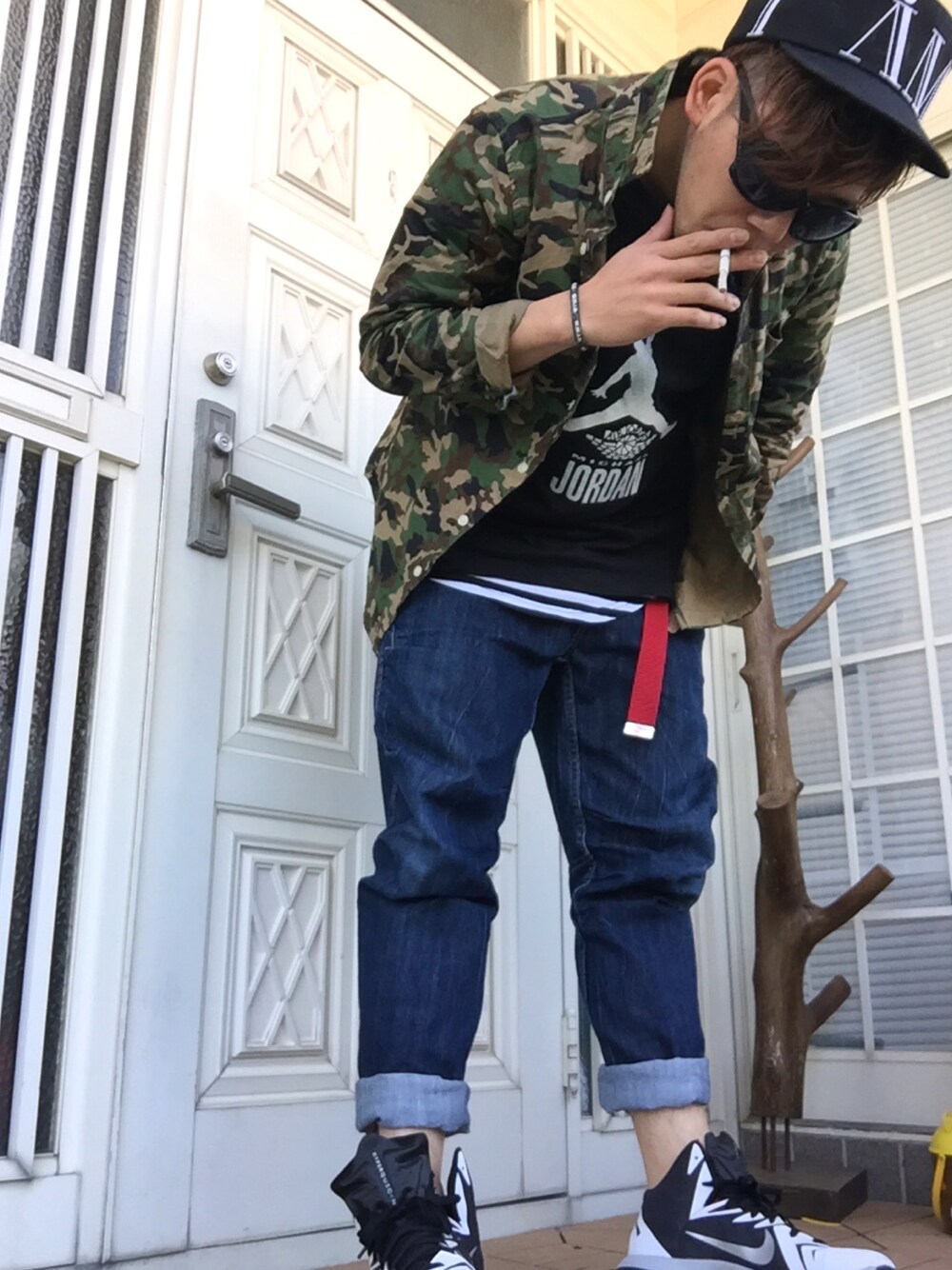 「ナイキ、AIR JORDAN、春、ストリート、韓国ファッション、スニーカー」｜「BOWLLER HATのアイテム（キャップ、ブラック系）」を使った、タックタクミンさん（メンズ・172cm）の春コーディネートの1枚目の写真