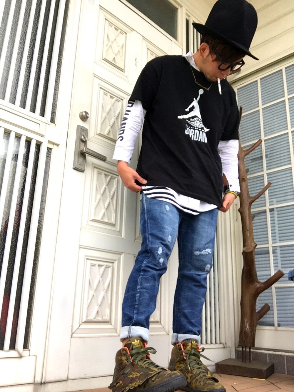「ストリート、adidas、ジェレミースコット、しまむら、SHIPS、マウンテンハット」｜「SHIPS JET BLUEのアイテム（ハット、ブラック系）」を使った、タックタクミンさん（メンズ・172cm）の春コーディネートの1枚目の写真