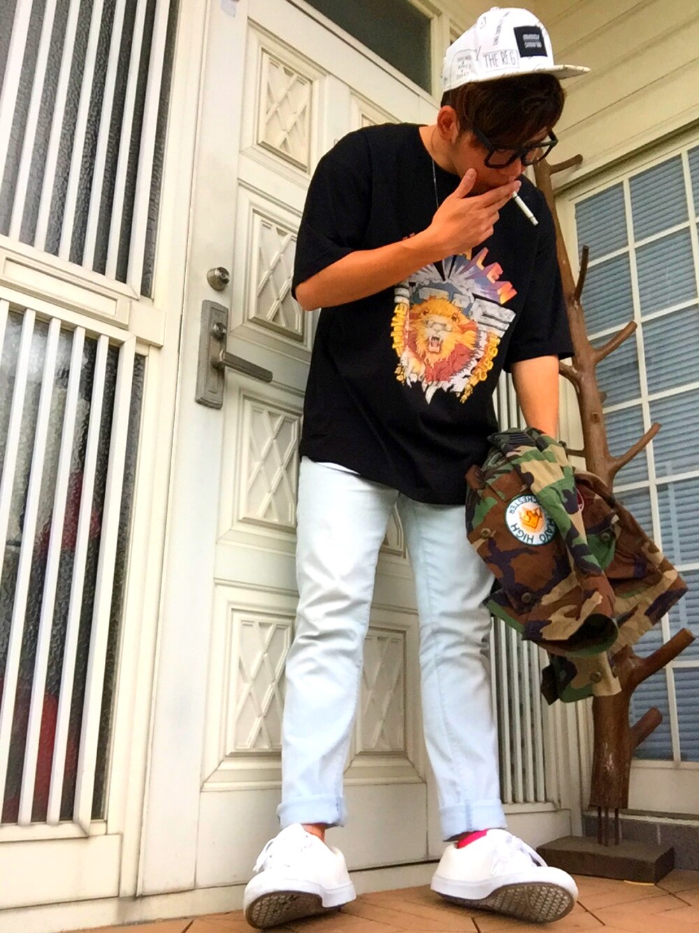 「ストリート、GU、バンドT、ビッグシルエット、スキニーデニム、outfit、カモフラ」｜「H&M DIVIDEDのアイテム（キャップ、ホワイト系）」を使った、タックタクミンさん（メンズ・172cm）の春コーディネートの1枚目の写真