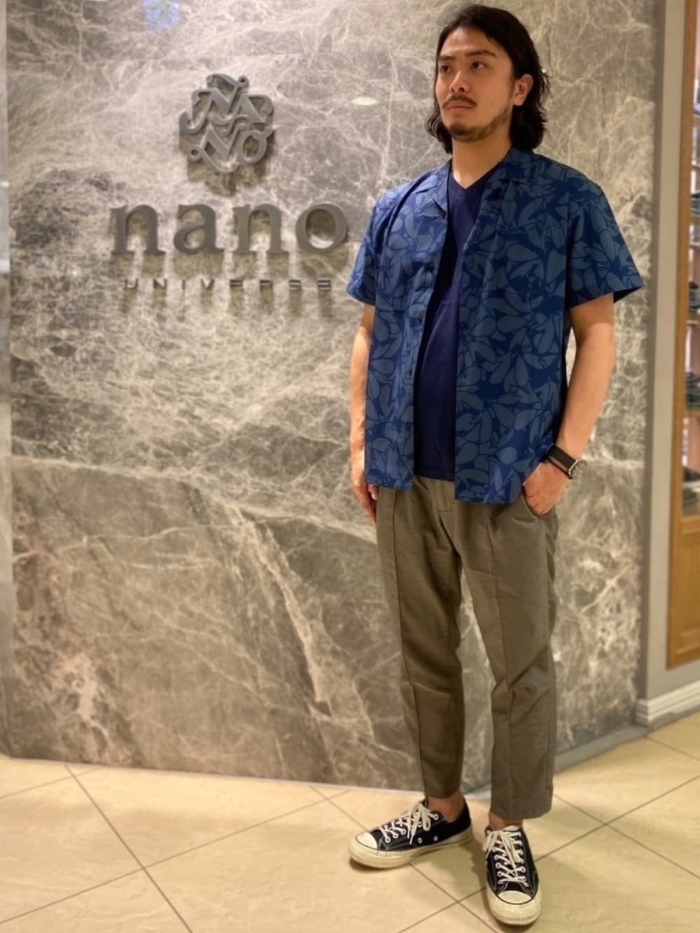 「夏コーデ、海コーデ、おしゃれさんと繋がりたい、汗染み防止、ゆるコーデ、カジュアル、Tシャツ、休日スタイル、ナノユニバース、nano・universe」｜「QuiksilverのQUIKSILVER x WillLOUNGE/WLG×QUIKSILVER WATER LAKE オープンカラーシャツ（シャツ/ブラウス、ブルー系）」を使った、nano・universeルミネ新宿 Mensさん（メンズ・170cm）の夏コーディネートの1枚目の写真