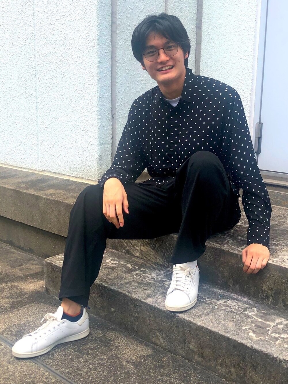 「お洒落さんとつながりたい、ナノユニバース、nano・universe、大人コーデ、モノトーン、きれいめカジュアル、シャツスタイル、オトナカジュアル、夏コーデ、ブラック」｜「NANO universeのボストン型アンティークメタルサングラス（サングラス、ブラック系）」を使った、nano・universeルミネ新宿 Mensさん（メンズ・170cm）の夏コーディネートの1枚目の写真