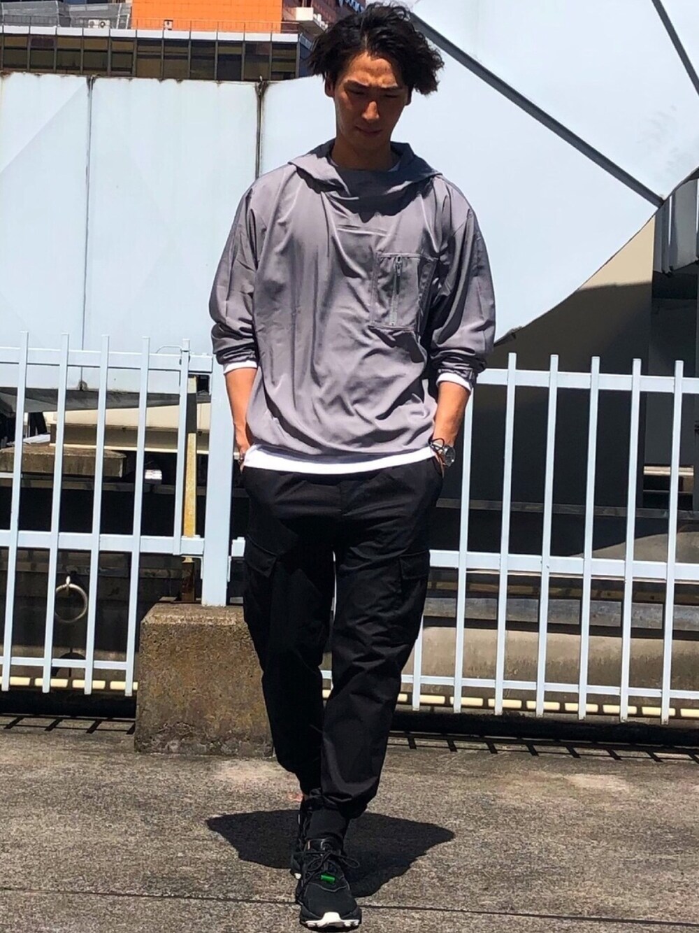 「nano・universe、オトナカジュアル、今日のコーデ、メンズファッション、apparel、menswear、ootd、outfit、mnswr、ナノユニバース」｜「NANO universeのアノラックフーディー（ブルゾン、グレー系）」を使った、nano・universeルミネ新宿 Mensさん（メンズ・170cm）の秋コーディネートの1枚目の写真