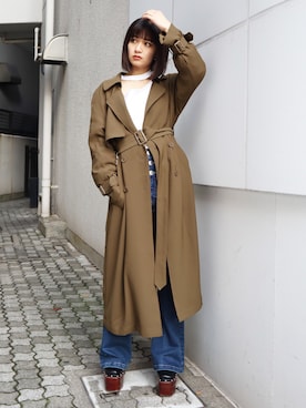 「アイテム（トレンチコート、イエロー系）」を使った、EMODA Official_STAFFさん（レディース・160cm）の冬コーディネート