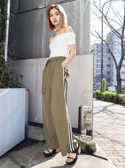 EMODA Official_STAFFさんのコーディネート