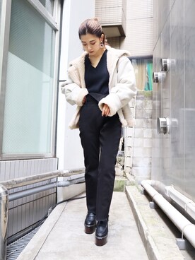 「Vネック」｜「アイテム（ムートンコート）」を使った、EMODA Official_STAFFさん（レディース・160cm）の秋コーディネート
