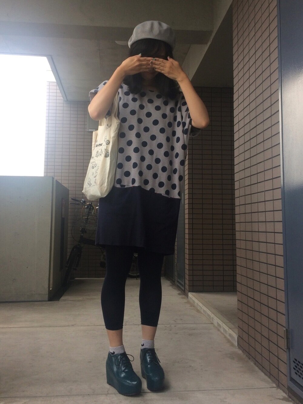 「カジュアル、ワンピース、フラボア、ベレー帽、厚底シューズ、黒髪、眼鏡女子」｜「FRAPBOISのポルカリバー（ワンピース、ブルー系）」を使った、noriさん（レディース・162cm）の夏コーディネートの1枚目の写真