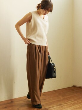 「アイテム（スラックス、ベージュ系）」を使った、アトリエドゥサボンさん（レディース・160cm）の夏コーディネート