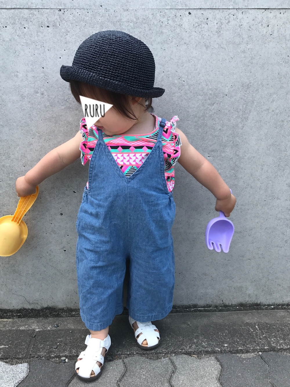 「幾何学柄、デニム、デニムサロペット、オールインワン、ハット、GAP、petit main、handmade、サンダル、夏コーデ」｜「Handmadeのアイテム（ハット、ブラック系）」を使った、RuRu..☺︎さん（キッズ・80cm）の夏コーディネートの1枚目の写真