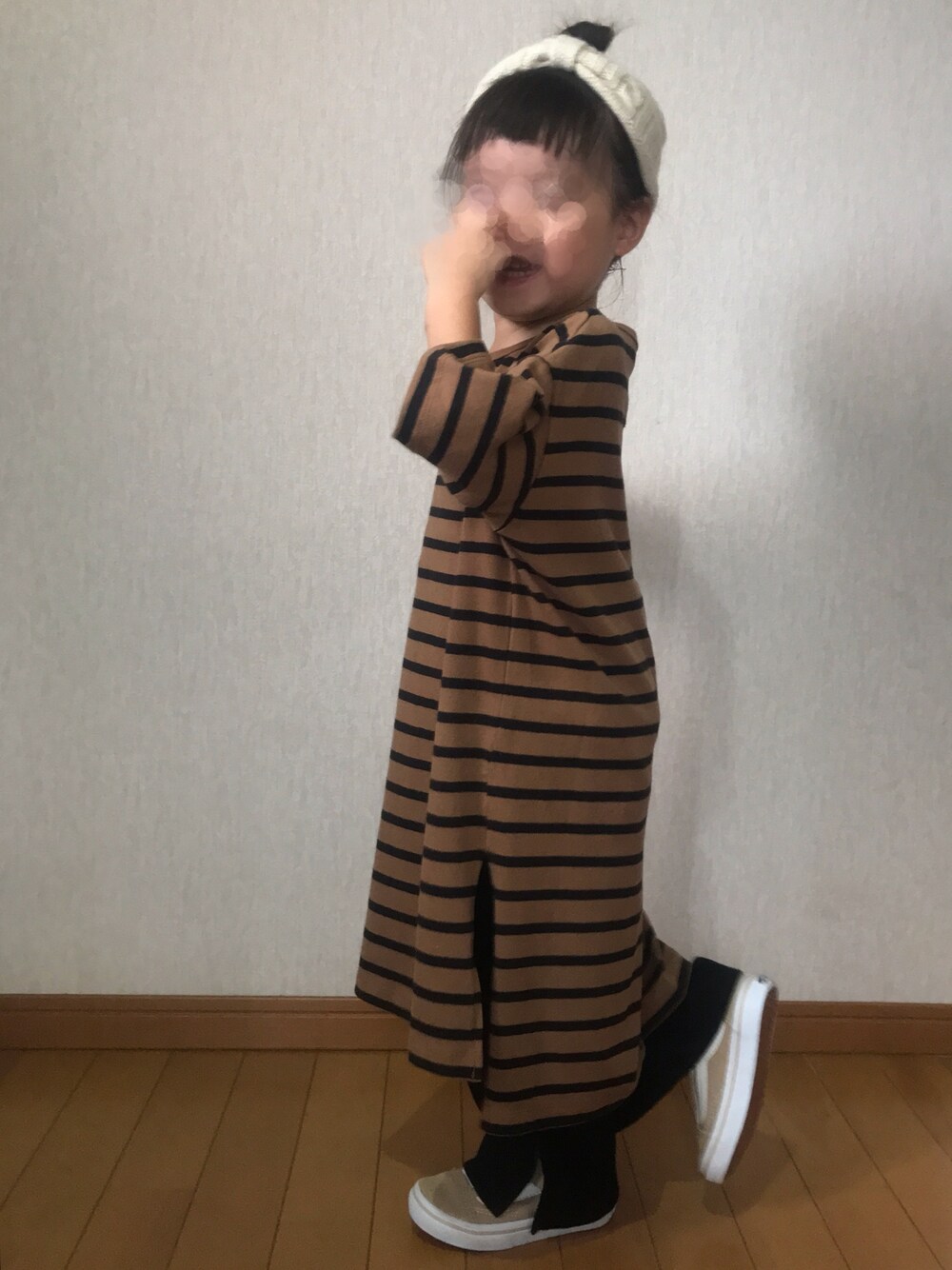 「秋のカフェオレコーデ、ヘアバンド、ニットヘアバンド、Tシャツワンピ、ボーダー、ボーダーワンピース、リブパンツ、スリットパンツ、オールドスクール、ベージュ」｜「CIAOPANIC TYPYの【WEB限定】ボーダービッグチュニックTee（チュニック、イエロー系）」を使った、RuRu..☺︎さん（キッズ・90cm）の秋コーディネートの1枚目の写真