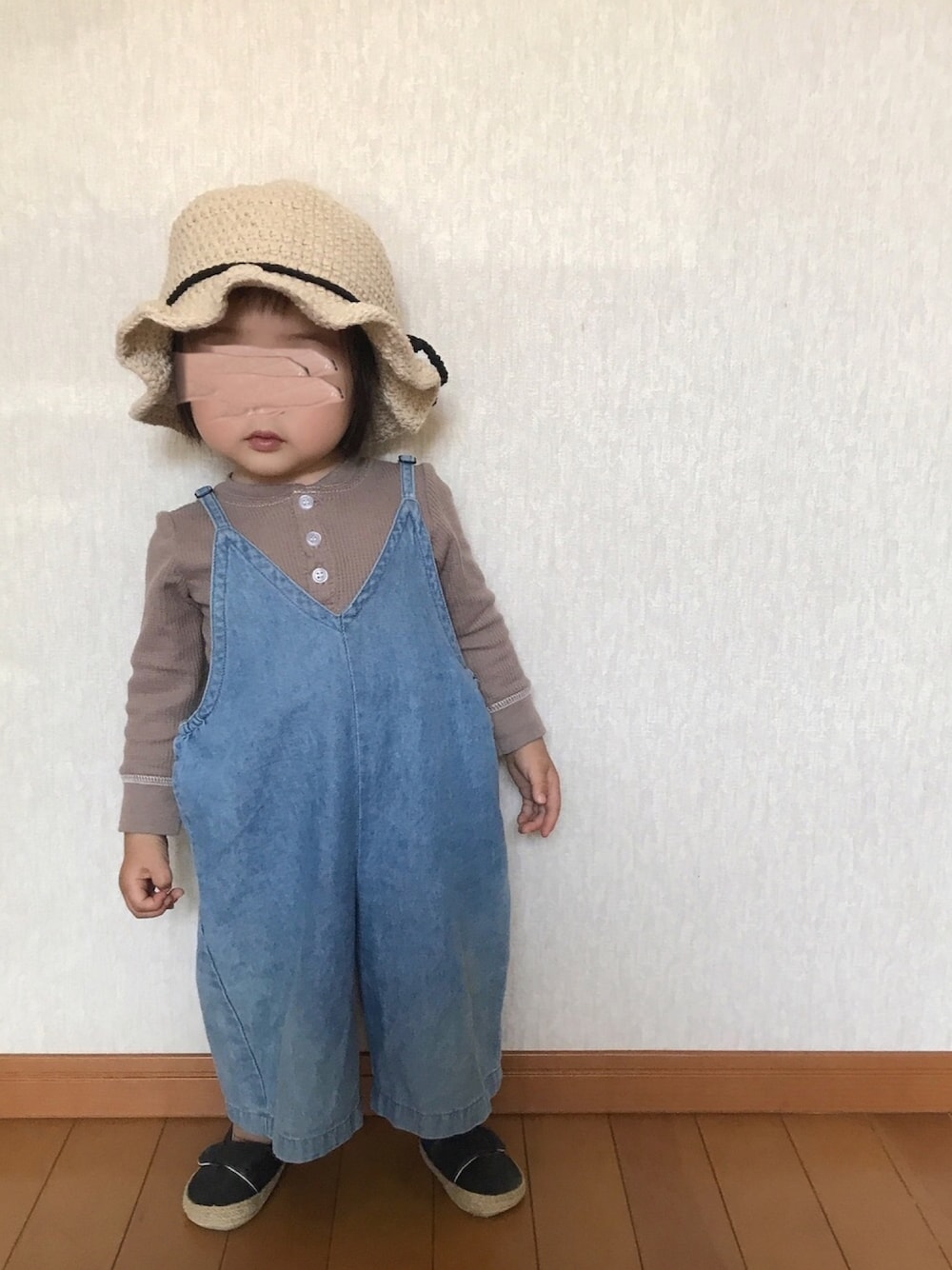 「ハット、ハンドメイド、サロペット、オールインワン、ワッフル、サーマル、エスパドリーユ、ジュートシューズ、春夏コーデ、1歳」｜「petit mainの肩リボン付きオールインワン（つなぎ/オールインワン、ブルー系）」を使った、RuRu..☺︎さん（キッズ・100cm）の春コーディネートの1枚目の写真
